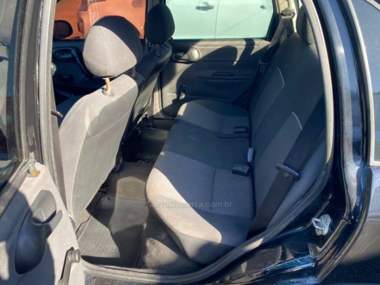 CHEVROLET - CORSA - 2015/2015 - Preta - R$ 32.900,00
