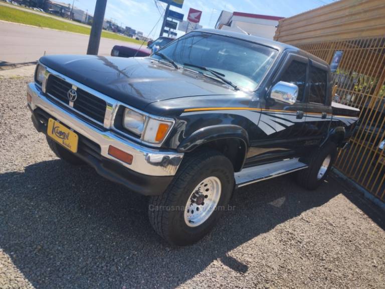 TOYOTA - HILUX - 1999/2000 - Preta - R$ 79.900,00