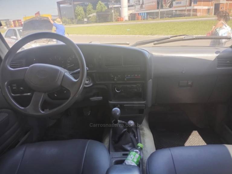 TOYOTA - HILUX - 1999/2000 - Preta - R$ 79.900,00
