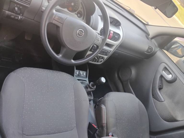 CHEVROLET - CORSA - 2011/2012 - Preta - R$ 33.900,00