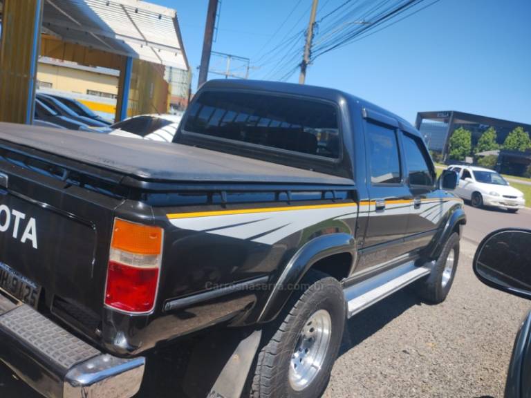 TOYOTA - HILUX - 1999/2000 - Preta - R$ 79.900,00