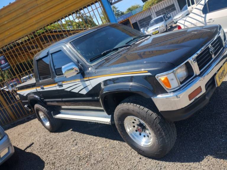 TOYOTA - HILUX - 1999/2000 - Preta - R$ 79.900,00