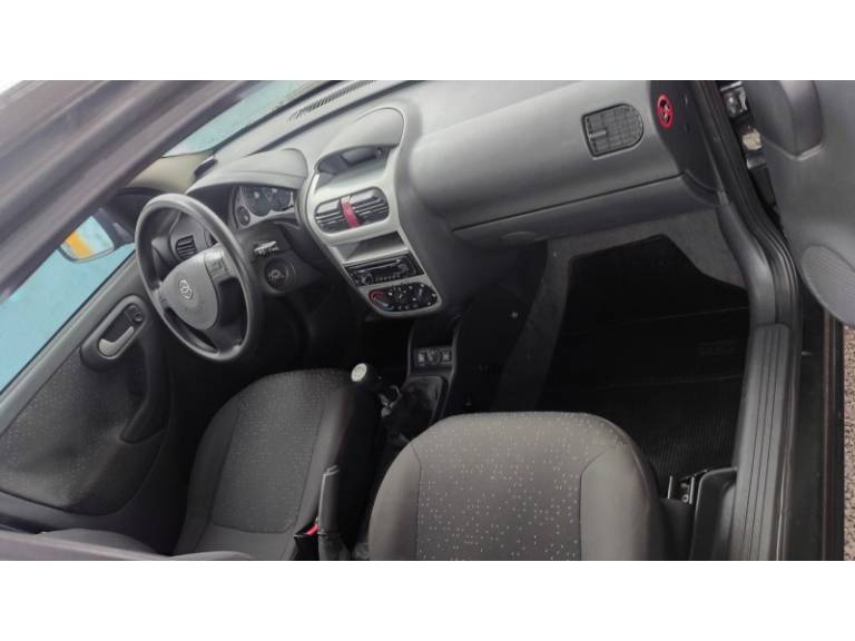 CHEVROLET - CORSA - 2011/2012 - Preta - R$ 30.900,00